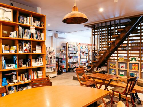 地元民や移住者が、なぜか自然と集まってくるコミュニティ「おんせん図書館みかん」