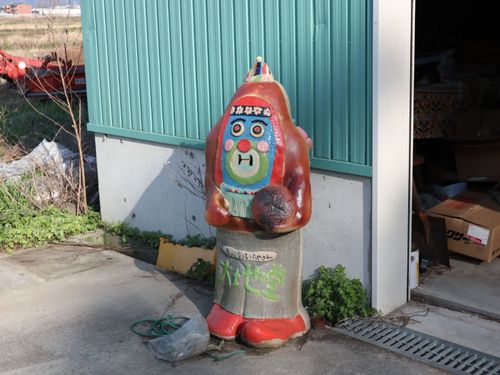 農舎にいるマスコットキャラクター「ディンケルンさん」
