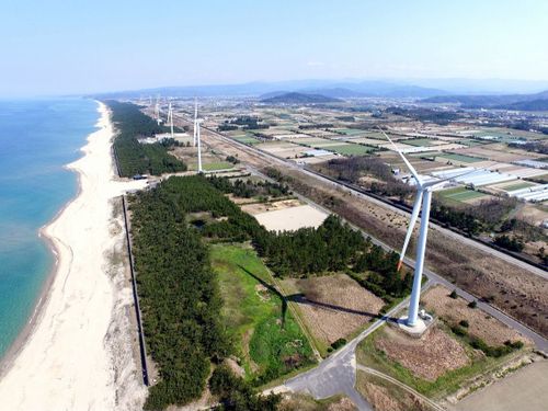 北栄町の海岸沿いの風車