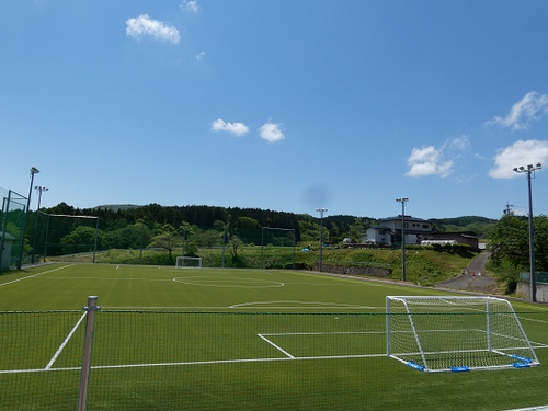 校庭「パルセイロフィールド」は人工芝のサッカーグラウンドです。