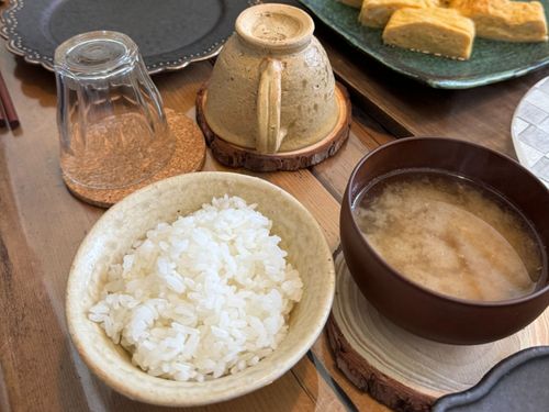 美瑛米、美瑛豆の味噌汁で朝食を