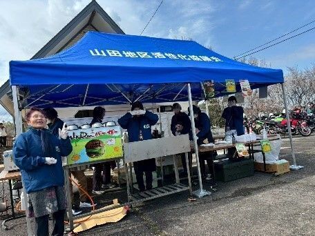 ジビエを活用したオリジナルハンバーガー販売の様子
