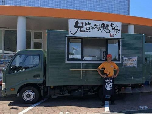 キッチンカー事業『兄貴の製麺cafe』を始めた現役隊員。災害時は炊出しも行う。