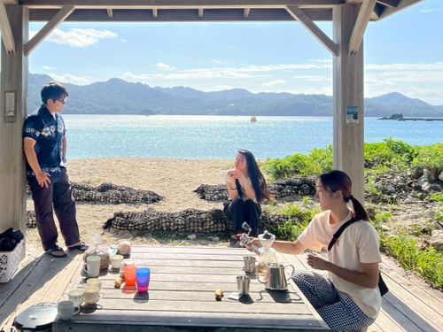 直売所のすぐ裏は海のある公園。海をみながらコーヒ片手に休憩。