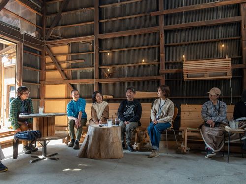 山北町のカフェ「ツリーウッドコーヒー」で、先輩移住者からお話を聞きました