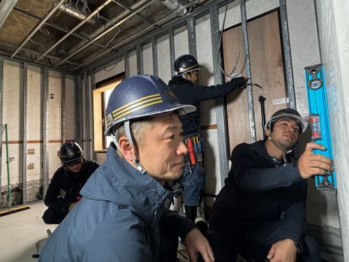 街灯、住宅、空調、飲食店。電気が通っているものならだいたい何でも相談が来ます。