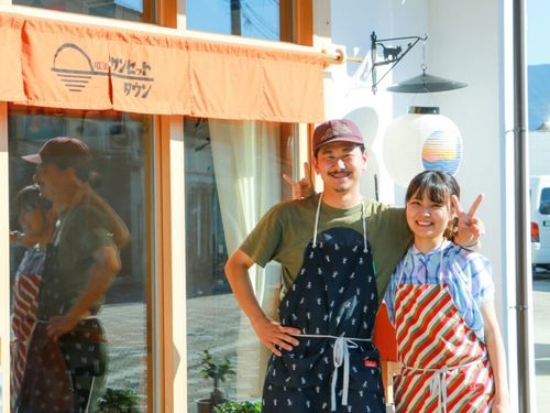 vol.1のゲスト移住者は、伊予市にUターンした門田 仁さん・日向子さんご夫妻。