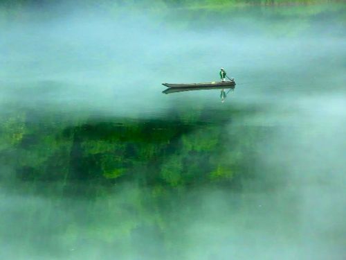 霧幻峡の渡しでは川霧が発生すると幻想的な風景を見ることができます。