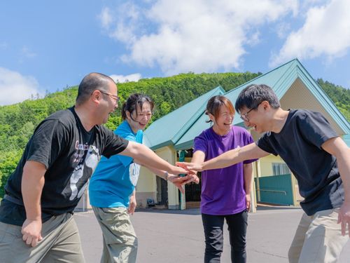 飾らない笑顔で支え合う仲間が待っています！この温かい雰囲気が、私たちの自慢です。