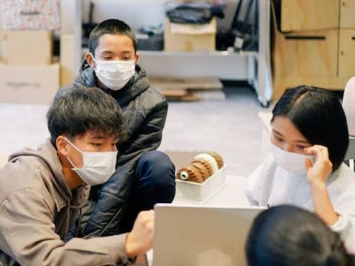 子ども同士で、時には大人も交えて「やってみたい！」と語らいます。