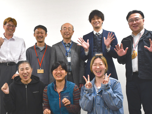 行政や地域団体、教育・福祉関係者など、多様な関係者と一緒に若者を応援します