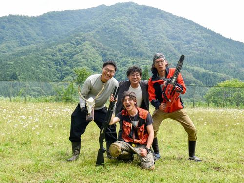 これから道志村に加わる仲間を待つ、先輩協力隊のメンバー。