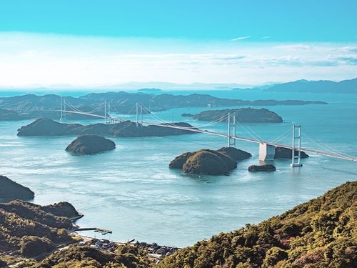 「しまなみ海道」はサイクリングスポットとしても有名（写真：えひめ移住ネットより）