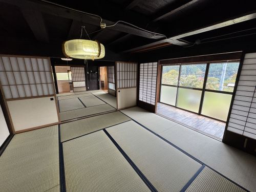 ぜひ、内覧ください！縁側からは静岡らしい茶畑と湖畔が眺められます！