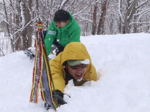 雪上ビーチフラッグにて勝利する朝川さん！常に全力疾走です^ ^