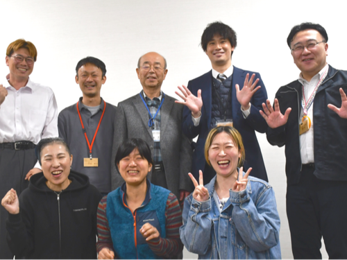 行政や地域団体、教育・福祉関係者など、多様な関係者と一緒に若者を応援します