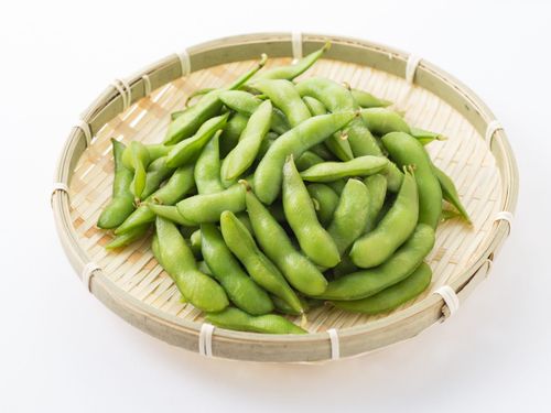 茹でたてのえだまめをザルに山盛りにして食べるのが新潟県の文化