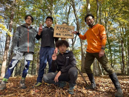 地域の魅力を知り、伝えられるようメンバーで登山も！