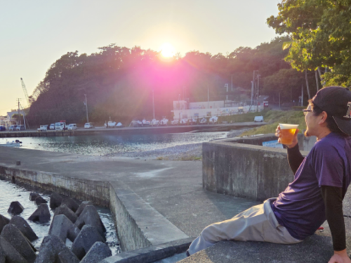 仕事後、海を眺めながら飲むビールは最高