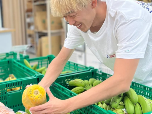 生産者さんの想いや豆知識を、受け取り、お客様へと伝えます。