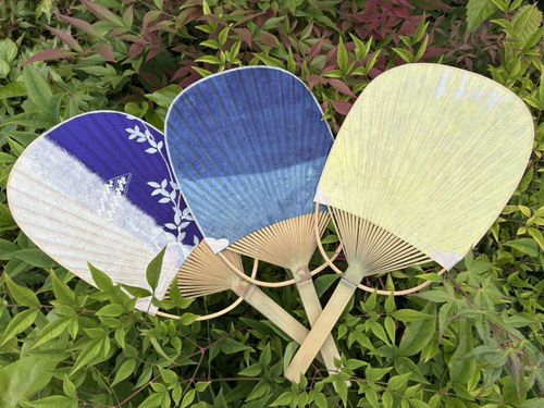 マルシェにある神代和紙製品。ワークショップと同じ風鈴キットもあります。
