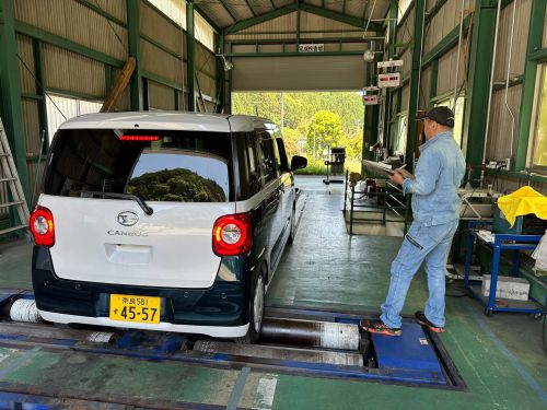 車検の様子