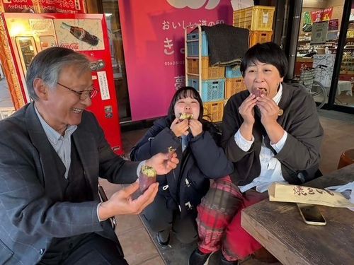 お芋でほっこり。この温かい距離感がここの魅力です。