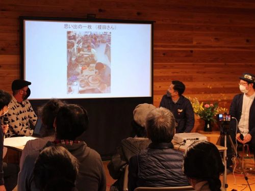 リーチ工房への派遣プログラム報告会の様子。2