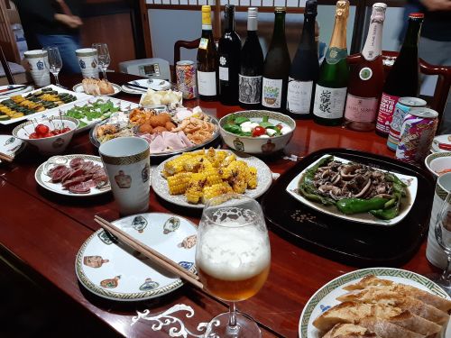 新住民さんが入居の際には自分たちで育てた野菜を使って料理で歓迎会をしています。