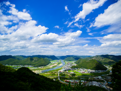和気町（山に囲まれた、自然豊かなまちです）