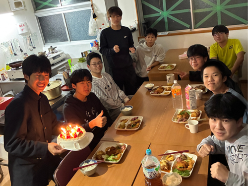 寮のみんなで誕生日会も！