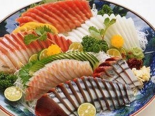 高知名物「皿鉢料理」は料理を大皿に盛るスタイル