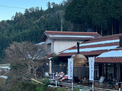 薪で沸かす温泉宿「あわくら温泉元湯」に2泊します