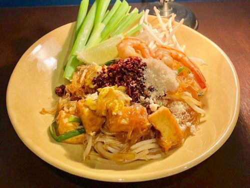 定番のタイ料理はもちろん、弘幸さんの実家の方から仕入れる海鮮アレンジメニューも
