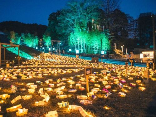長門市内の児童生徒が制作した数千個の「あかりのうつわ」