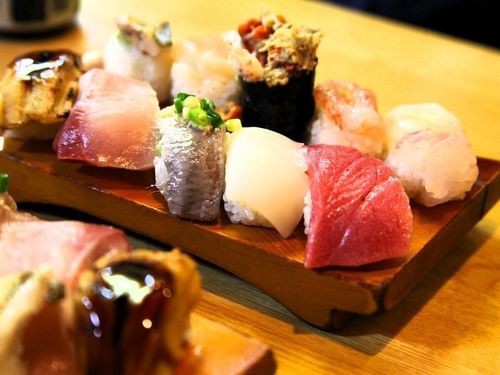 温泉と寿司と美酒は、旅人を惹きつける魔のトライアングル。