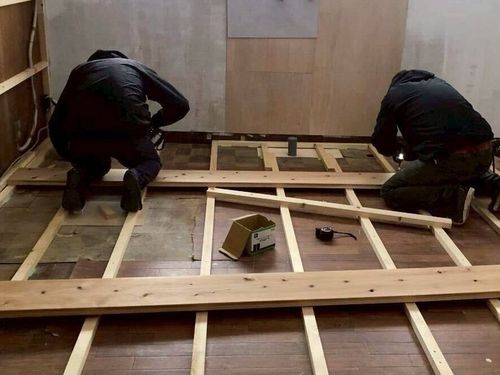 主に作業は夫婦で担当。強力な師匠や先輩方の力を借りて奮闘中です。