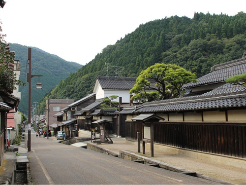 歴史の重なりを感じられる智頭宿