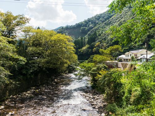 車を20～30分走らせると、山にも川にも海にも。