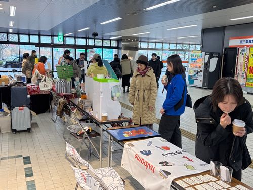 大人たちも各ブースに足を止めていました！