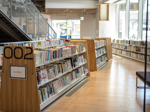 三条市立図書館 まちやま
