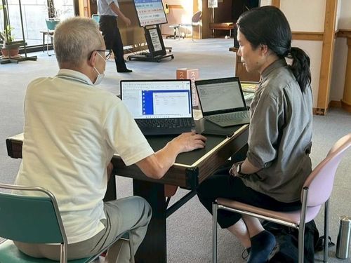 町民向けのスマホ相談会を開催し、悩みに寄り添い交流する居場所が生まれています