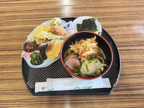沖島での初めての食事。湖魚も初めて食べる。