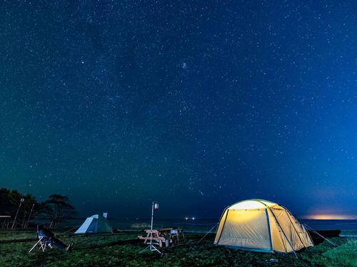 大自然でアウトドア三昧。キャンプ、釣り、星空観察、自然と遊ぶ喜びが毎日ここに。