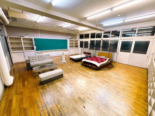 長期スタッフは教室での寝泊りをお願いします