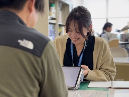 窓口や電話で移住相談対応。ついつい盛り上がって話が長くなることも…（笑）