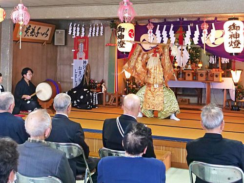 スタッフ全員で地域の伝統芸能を継承しています