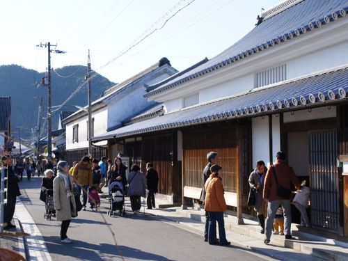 元々酒蔵だった井筒屋敷は、まちの観光の拠点となっています