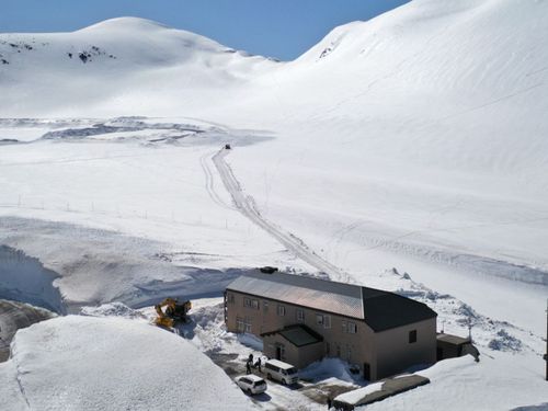 立山黒部アルペンルート天狗平バス停目の前