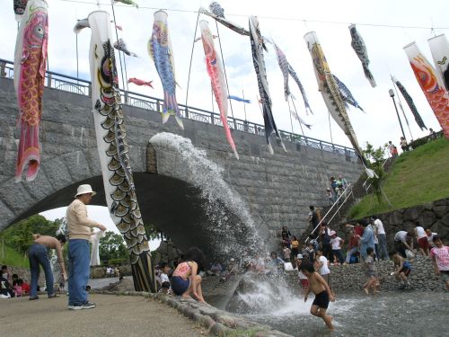 高田濃施山公園（コンビネーション遊具、キャンプ場、パターゴルフ等があります）